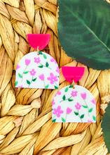 Load image into Gallery viewer, Abigail Acrylic Flower Earrings
