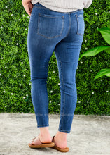 Load image into Gallery viewer, Gia Glider Ankle Skinny Jeans by Liverpool - CHARLESTON - FINAL SALE
