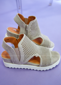 Amy Wedge Sandals by Very G - Light Grey
