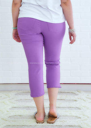 Bridget Hyperstretch Pull On Capri - Hydrangea - FINAL SALE