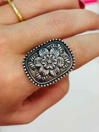 Stretchy Silver Flower Ring