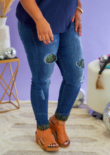 Load image into Gallery viewer, Jovie Mid-Rise Jeans - STEAL
