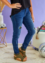 Load image into Gallery viewer, Jovie Mid-Rise Jeans - STEAL
