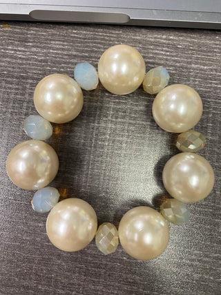 Iridescent Pearl Bead Bracelet