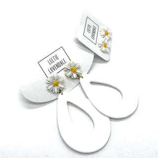 White floral earrings with 'Lectie Lavendale' packaging on a white background