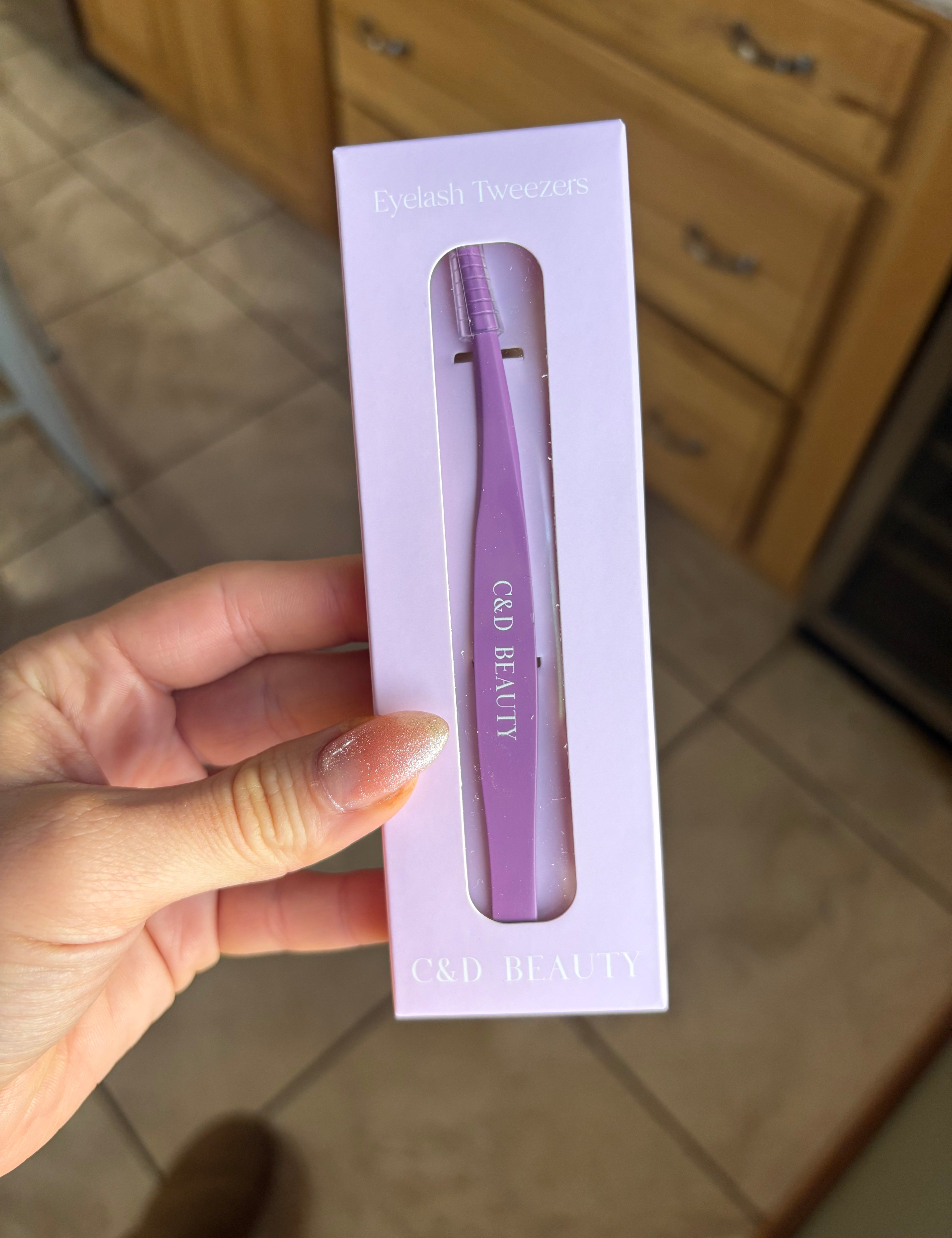 Sleek & Stick-Free Tweezers