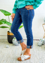 Load image into Gallery viewer, Bette Mid Rise Vintage Cuffed Skinny Capri
