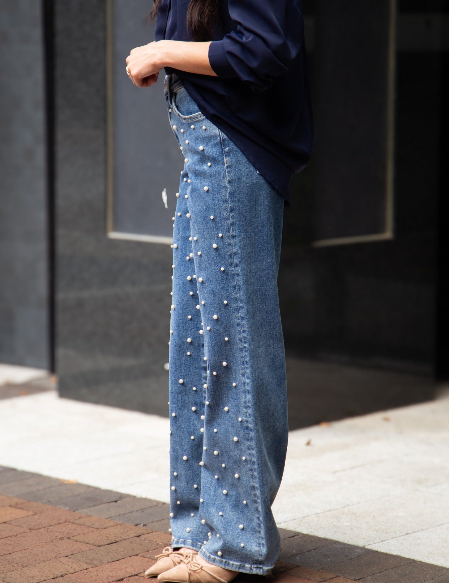 Straight-Leg Jeans with Pearls Studs