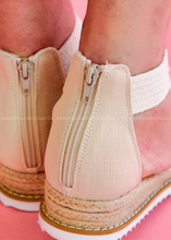 Load image into Gallery viewer, Sadie Sandals by Very G - Cream

