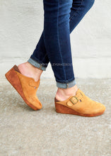 Load image into Gallery viewer, Banks Clogs - Wheat Suede - FINAL SALE
