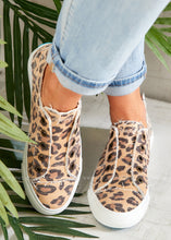 Load image into Gallery viewer, Play Sneaker by Blowfish - Natural Kitty - FINAL SALE
