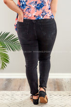 Load image into Gallery viewer, Margo Jeans by Risen - FINAL SALE
