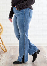 Load image into Gallery viewer, Kathleen Jeans by Risen - FINAL SALE
